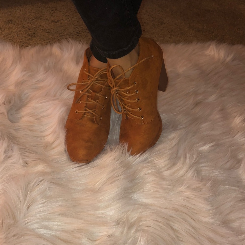 Tan platform ankle booties - Picture 2 of 6